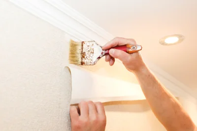 Pose de papier peint à Labathude — revêtements muraux et toiles de verre